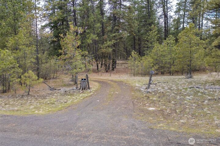Property Photo:  8700  Stangland  S  WA 99022 