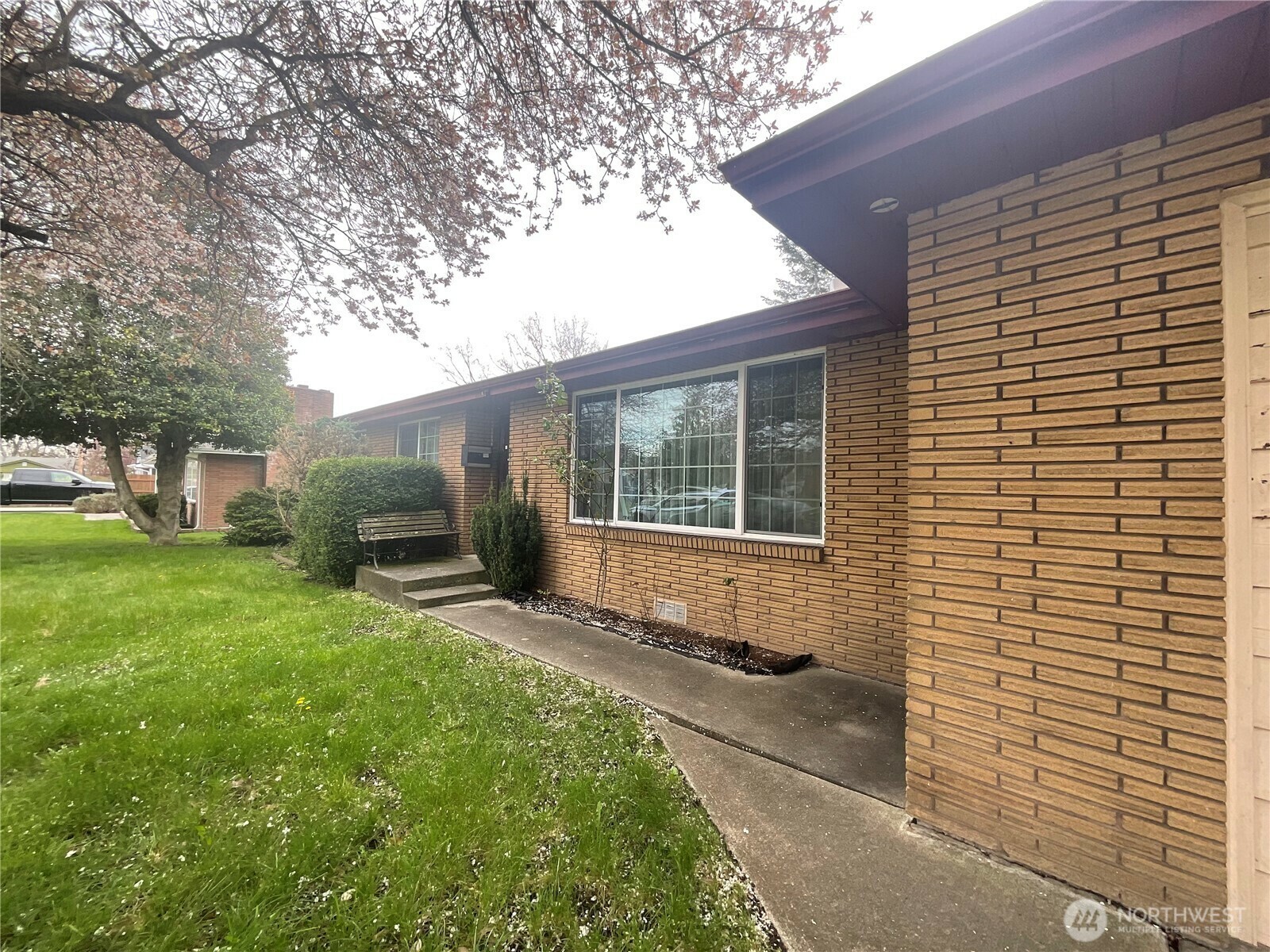 Property Photo:  545 SE O'Leary Street  WA 98277 