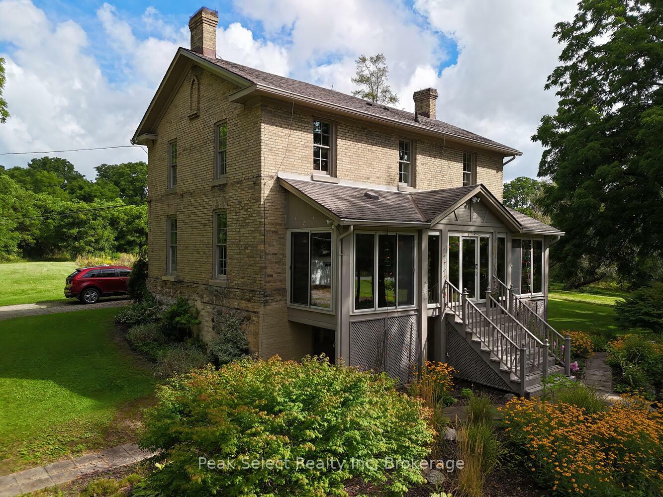 Property Photo: 1511 Gainsborough Road ON N6H 5L2