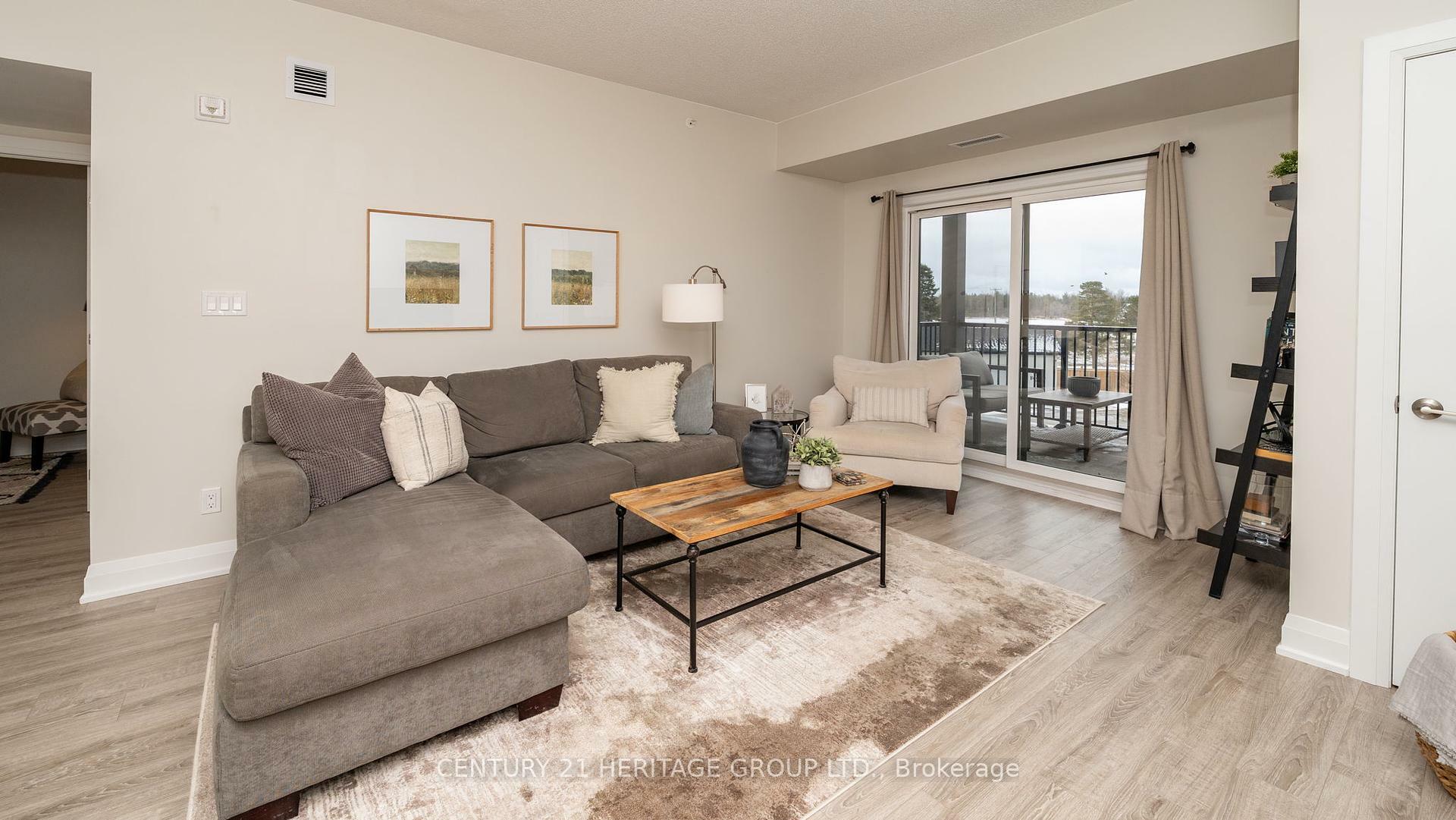 Photo de la propriété: 54 Koda Street 207 ON L9J 0J6