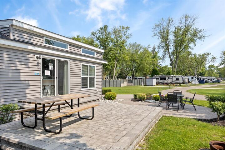 Photo de la propriété: 981 County Rd 2 224 ON N8L 1B4