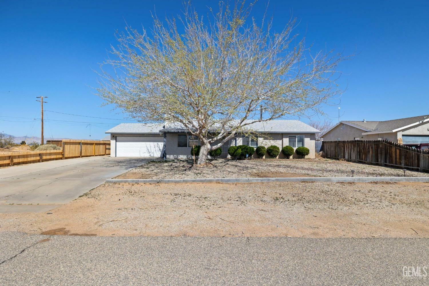Property Photo: 10549 Oleander Avenue CA 93505