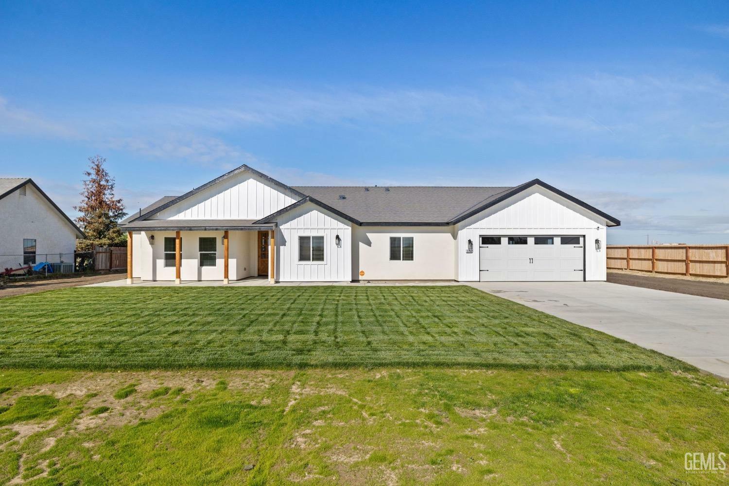 Property Photo: 22537 Meacham Road CA 93314