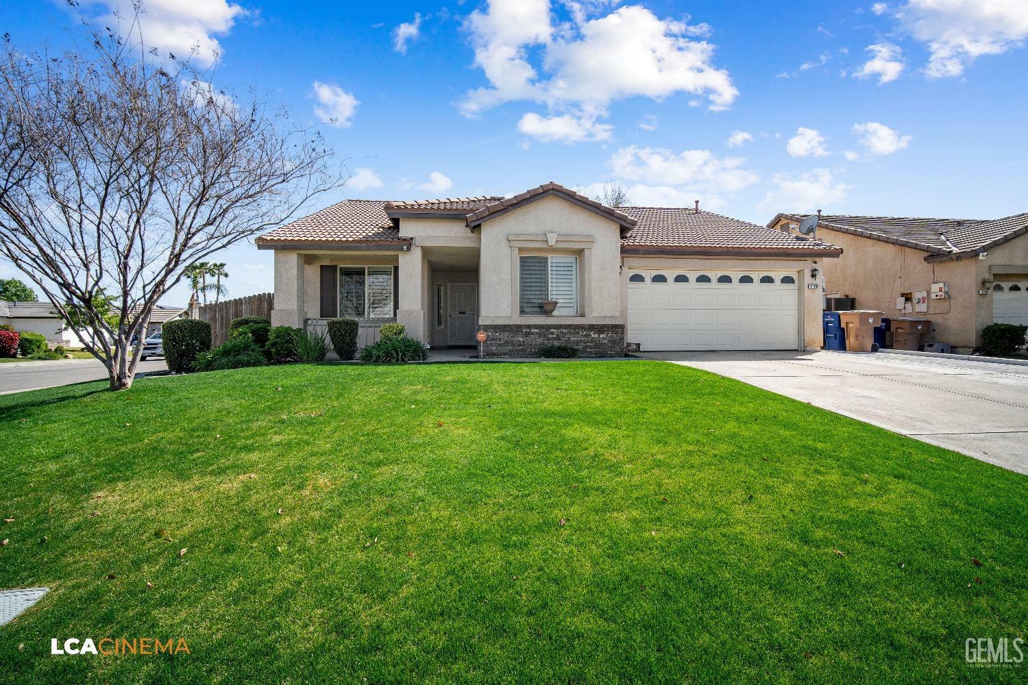 Property Photo: 11703 Stratosphere Avenue CA 93312