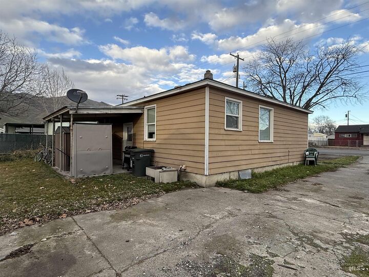 Property Photo:  414 13th St  WA 99403 