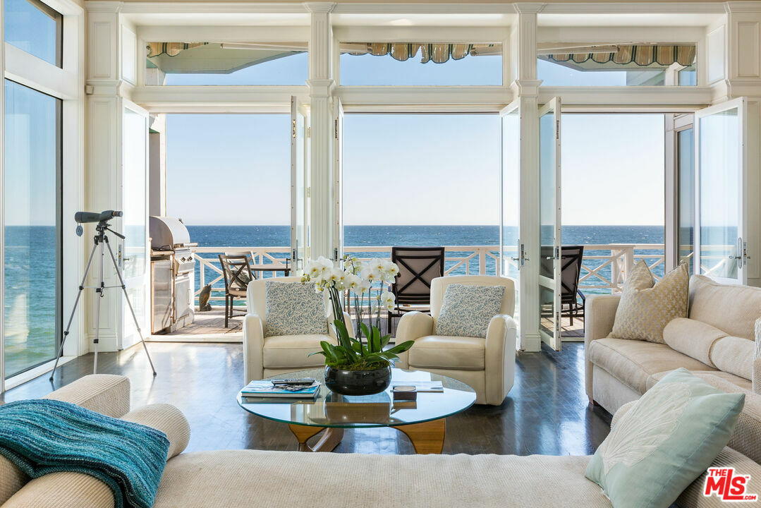 Property Photo: 25422 Malibu Rd CA 90265
