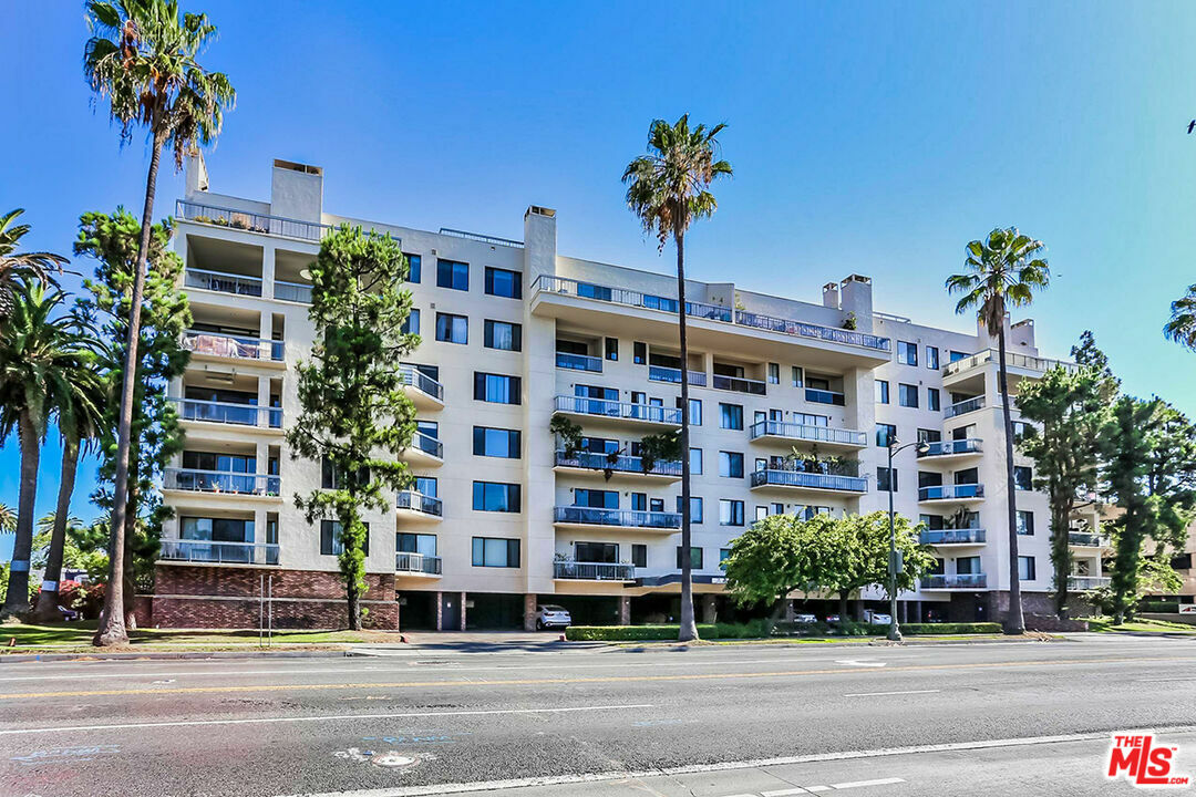 Property Photo: 4460 Wilshire Blvd CA 90010