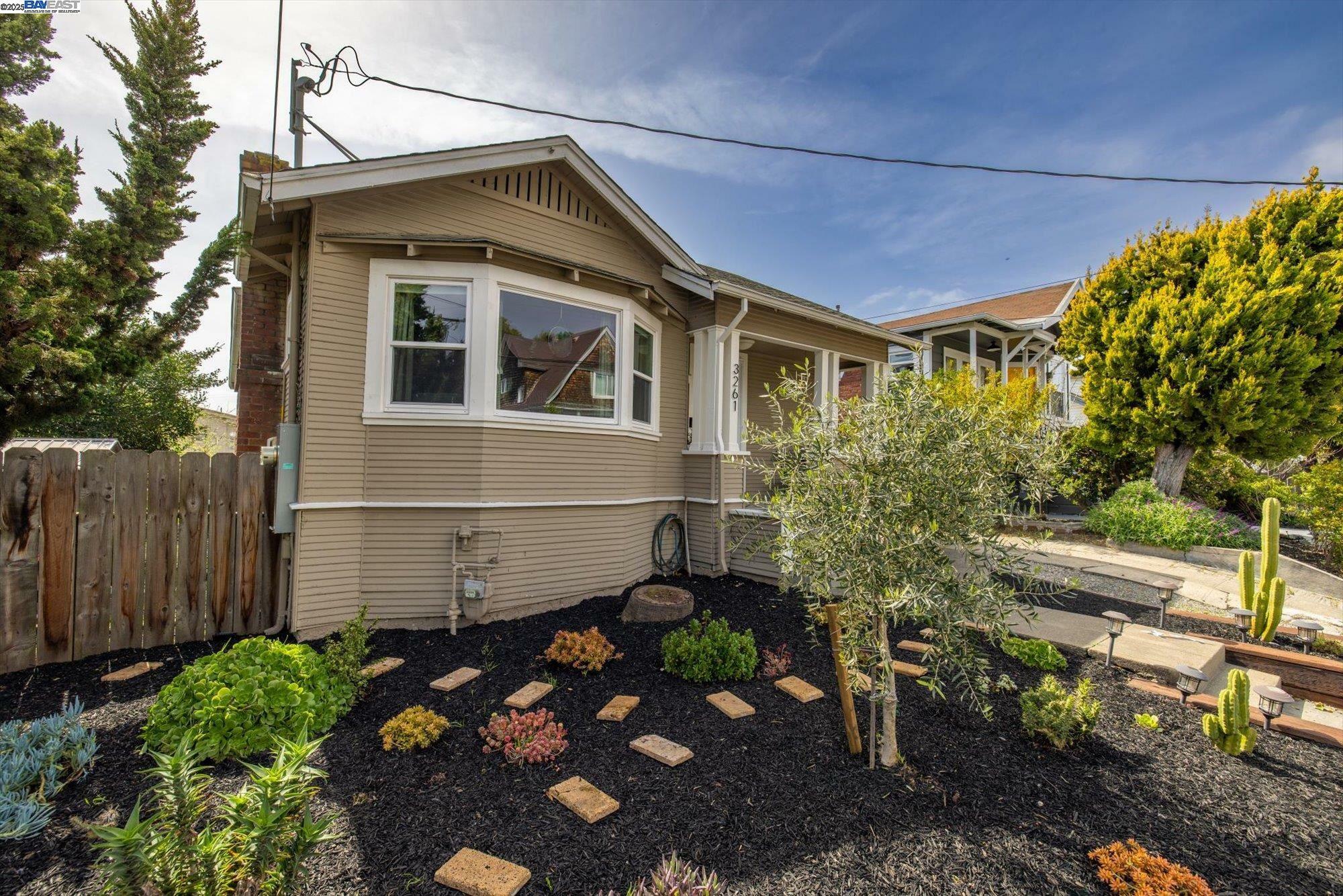 Property Photo: 3261 Prentiss St CA 94601