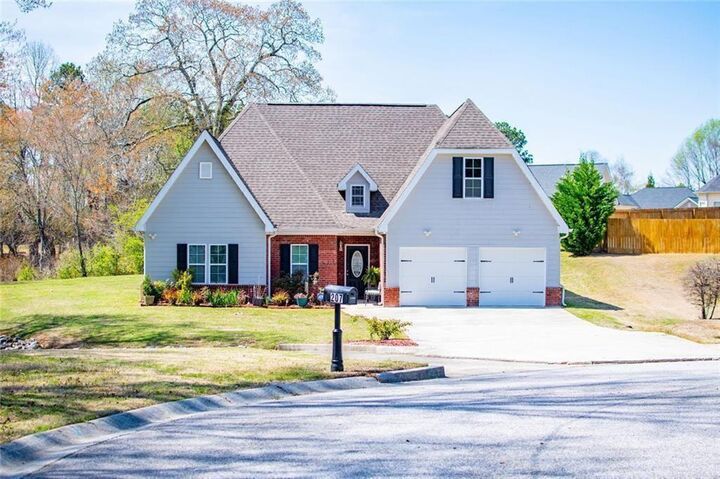Property Photo:  207 Meadow Lake Drive  GA 30116