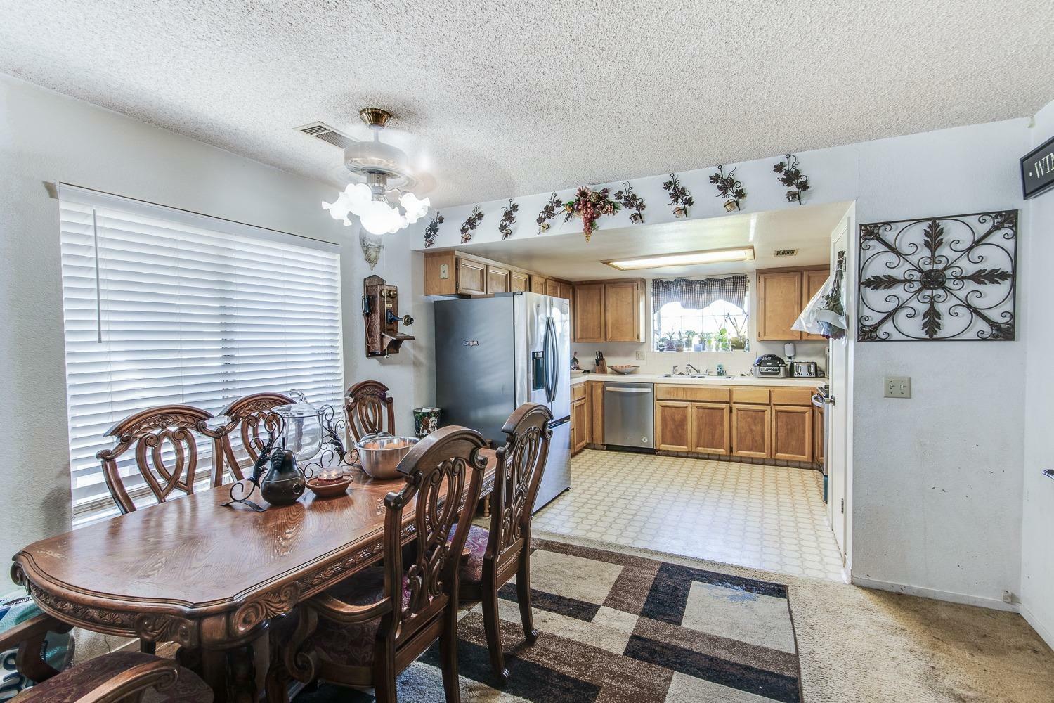 Property Photo: 2129 Magnolia Avenue CA 93657