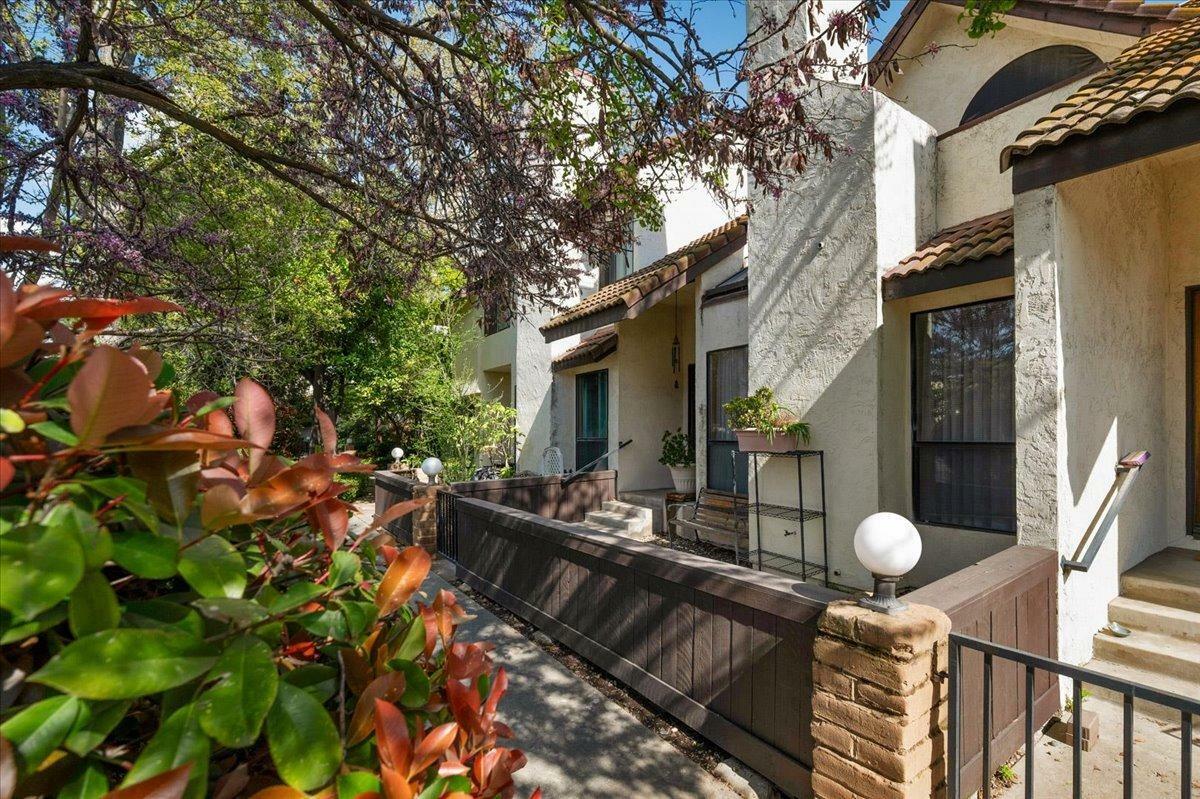 Property Photo:  2890 Huntington Boulevard 108  CA 93721 