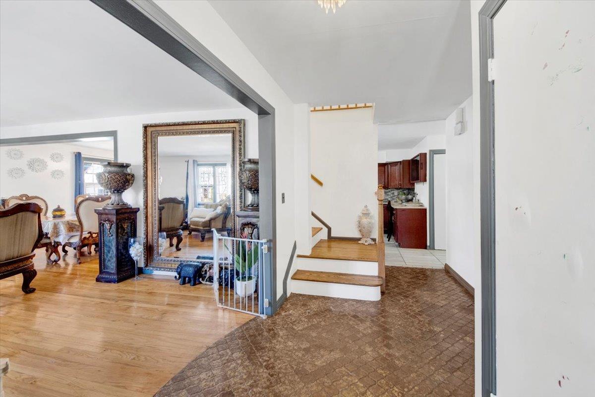 Property Photo:  229 Commonwealth Avenue  NY 10550 