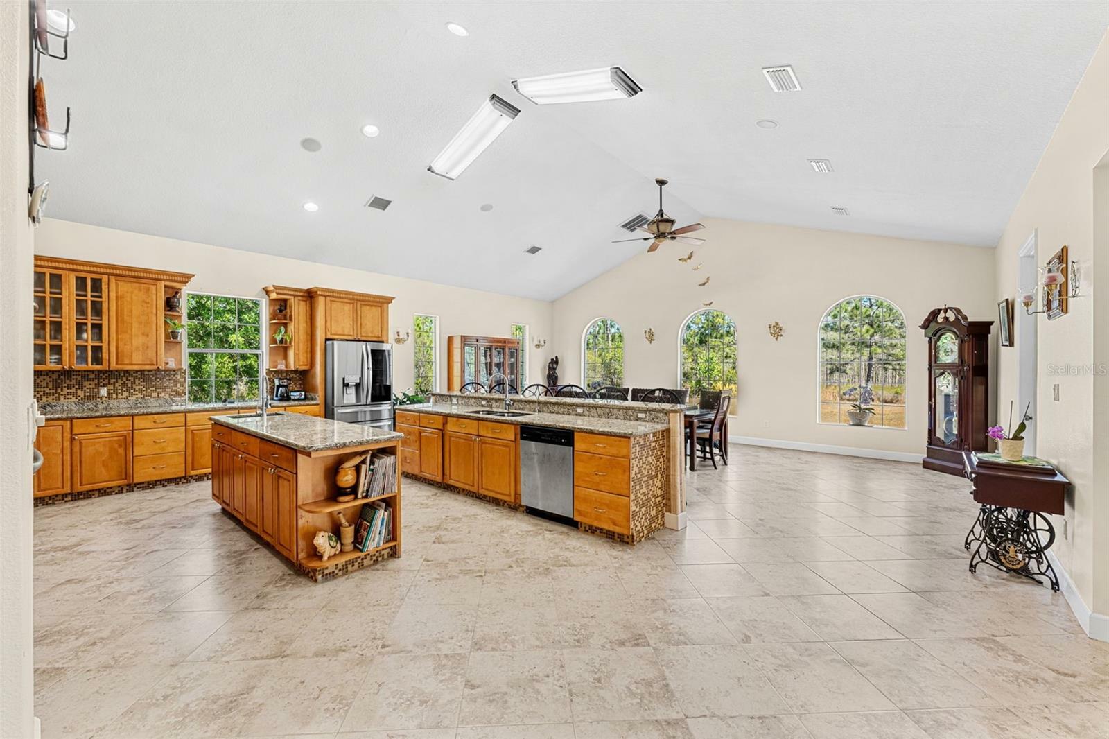 Property Photo: 6005 Bancroft Blvd FL 32833
