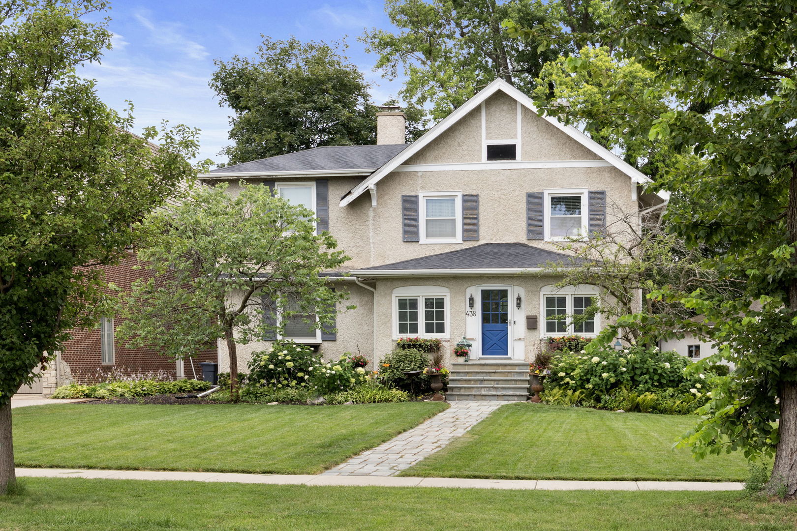 Property Photo: 438 S Hill Avenue IL 60126