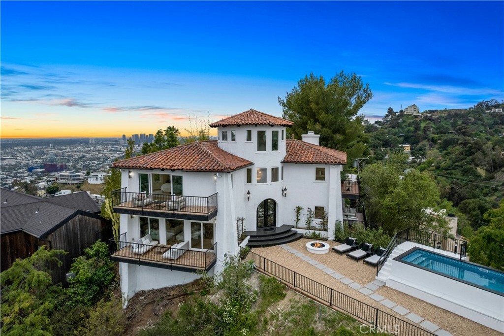Property Photo:  8300 Grand View Drive  CA 90046 