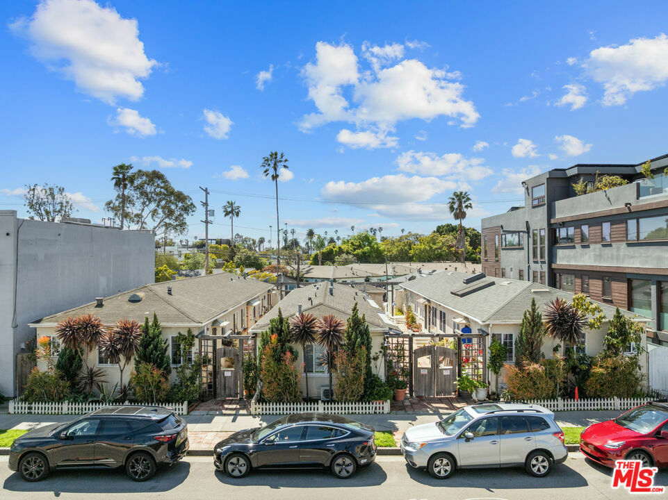 Property Photo: 1722 Abbot Kinney Boulevard CA 90291
