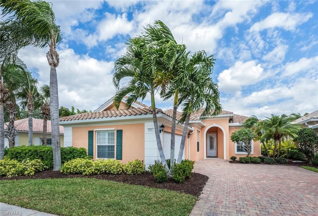 Property Photo: 8511 Alessandria Ct FL 34114