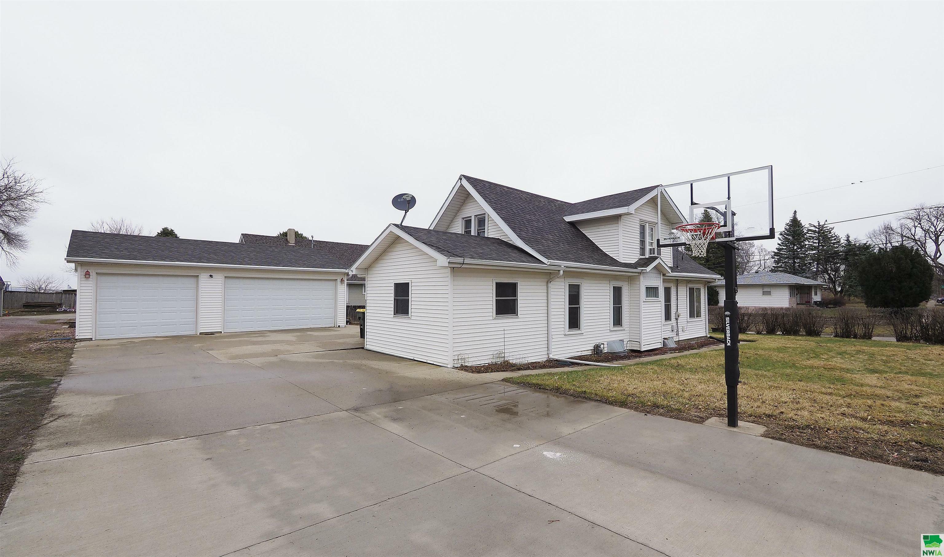 Property Photo: 521 S Westcott St IA 51106