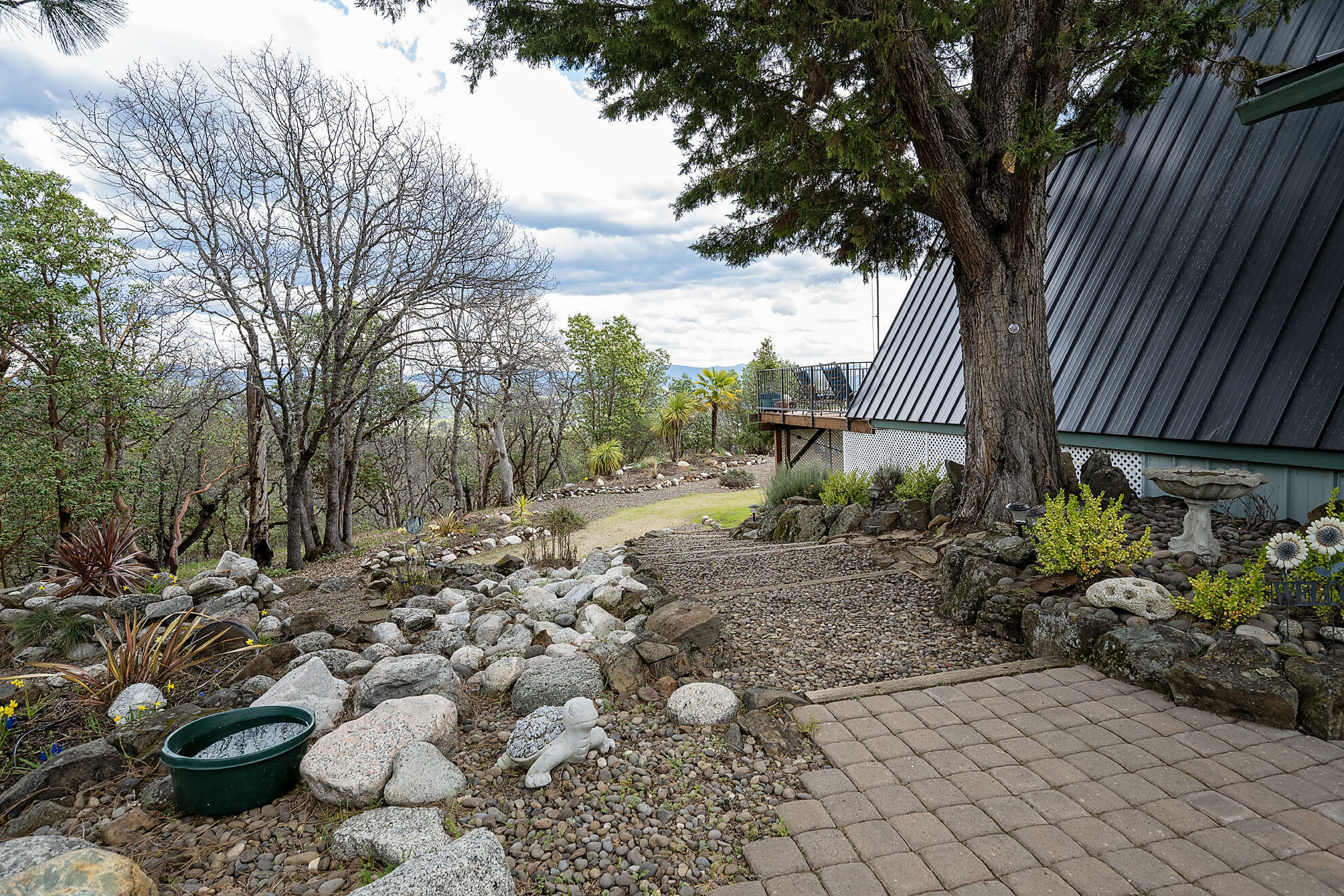 Property Photo:  1100 W Rolling Hills Drive  OR 97524 