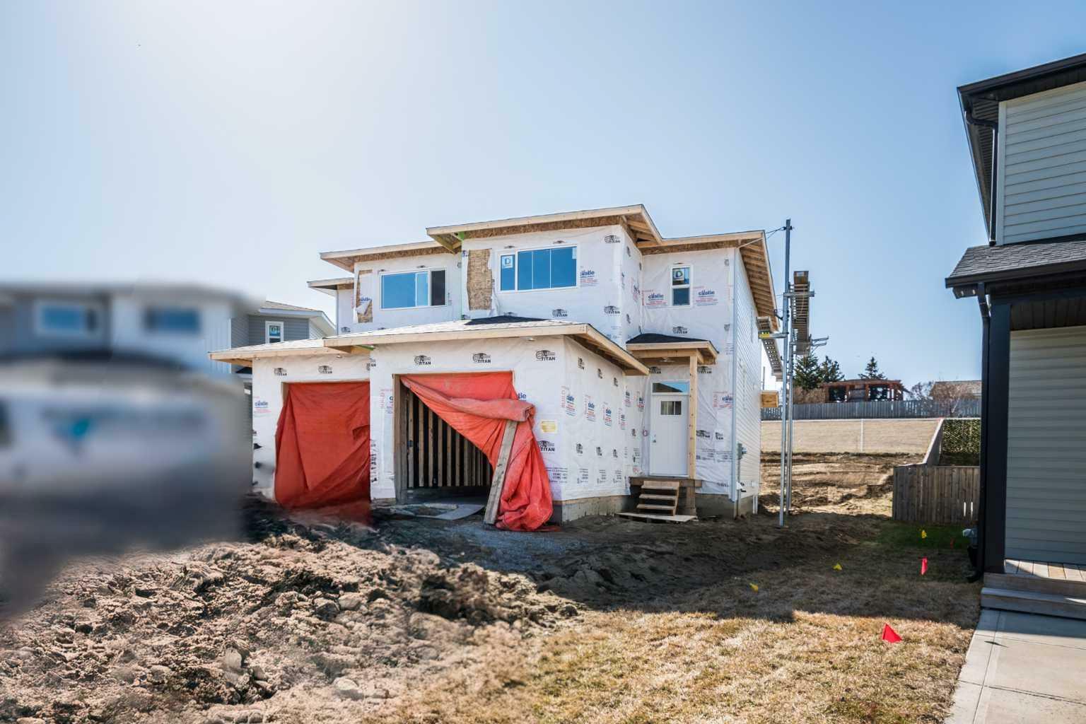 Property Photo: 33 Pinnacle Close AB T4M 0M3