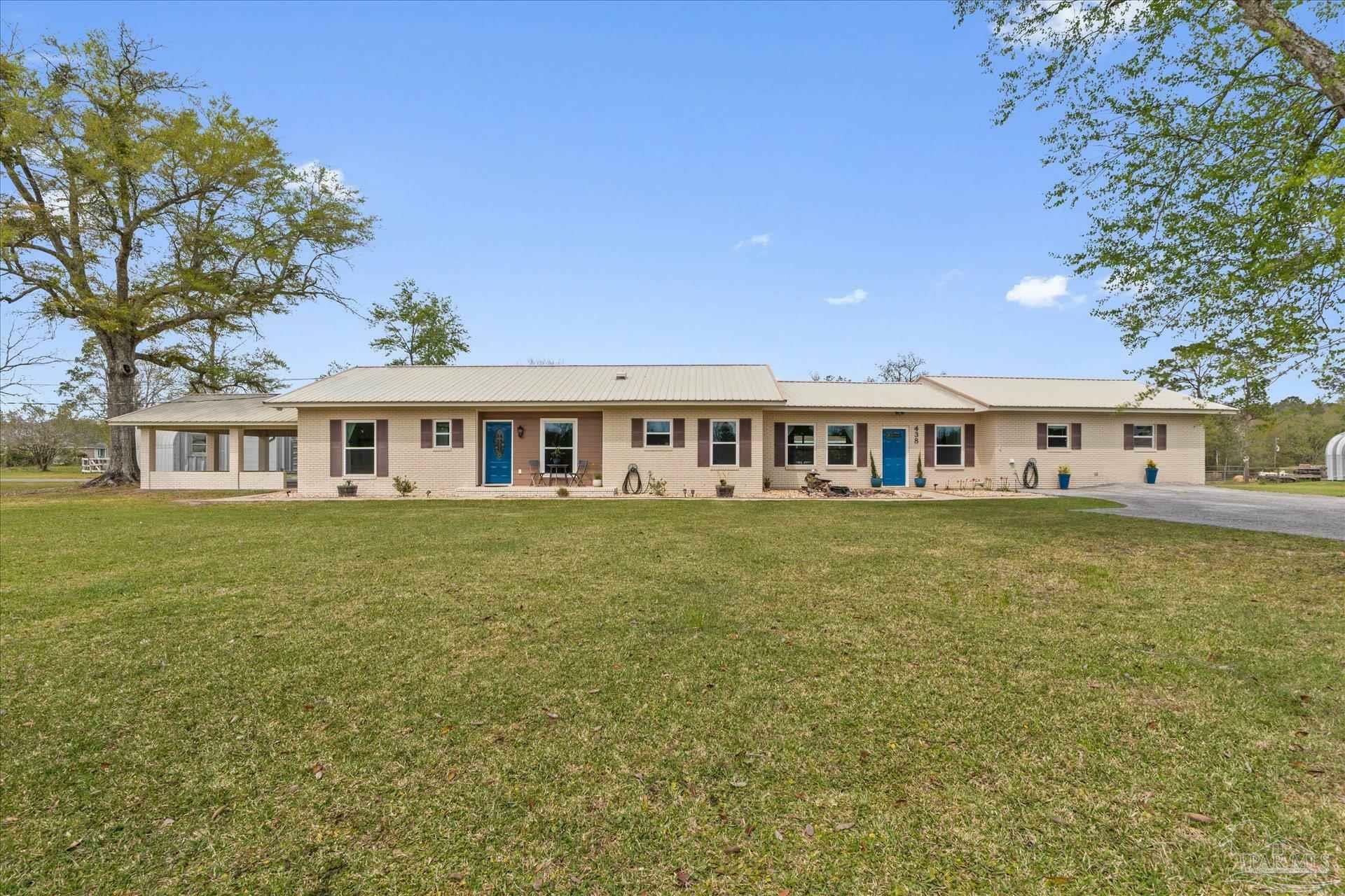 Property Photo: 438 Meander Ln FL 32533