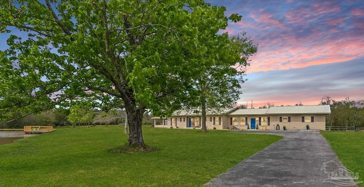 Property Photo: 438 Meander Ln FL 32533