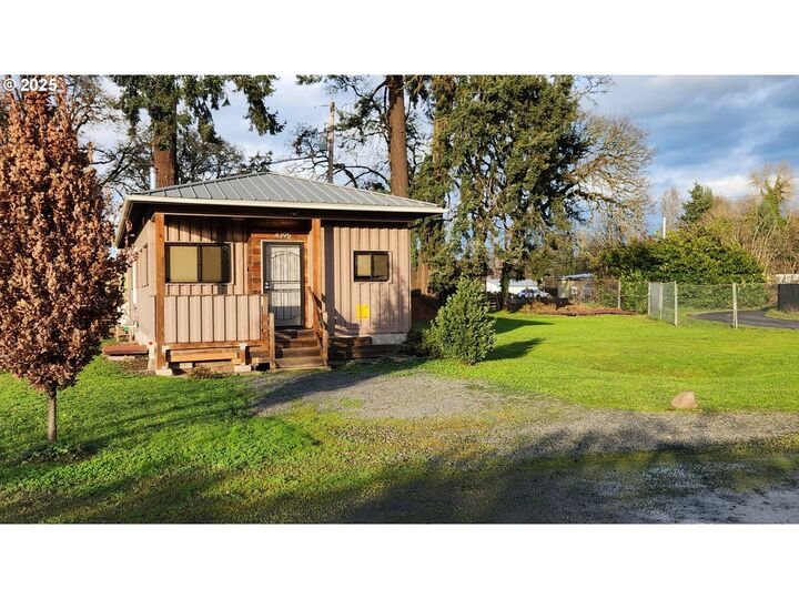 Property Photo: 4395 E 20th Ave OR 97403