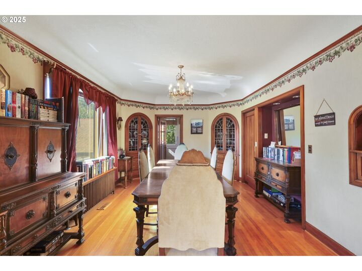 Property Photo:  529 W 3rd Pl  OR 97058 
