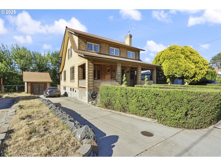 Property Photo:  529 W 3rd Pl  OR 97058 