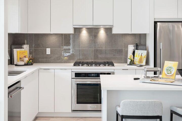 Property Photo:  629 Cottonwood Avenue 513  BC V3J 2S5 