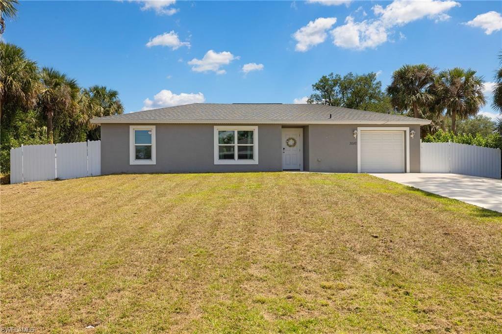 Property Photo: 3016 S Beechwood Cir FL 33935