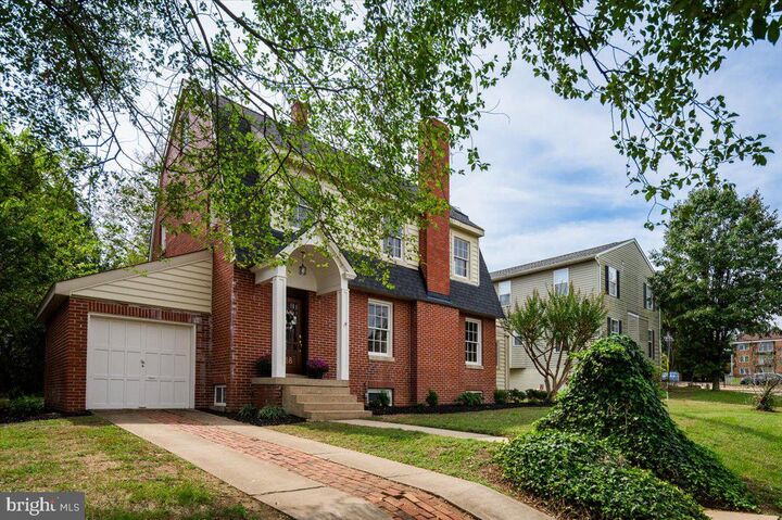 Property Photo:  918 William Street  VA 22401 
