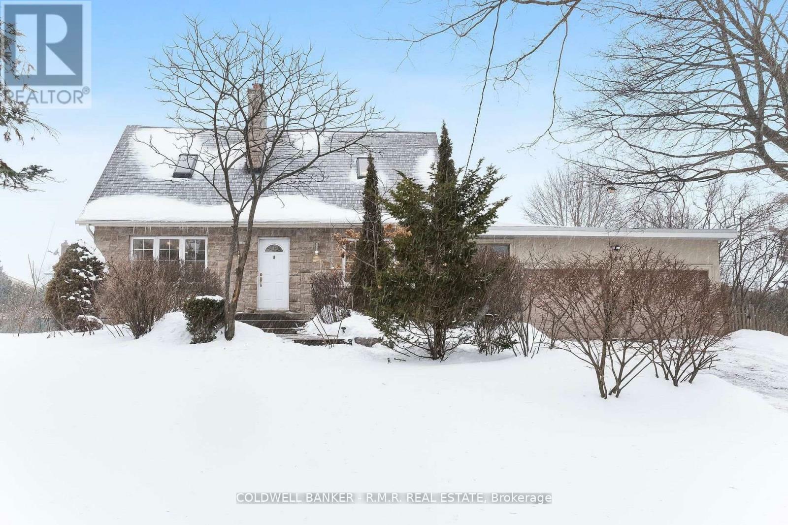 Property Photo: 904 Parklane Avenue ON L1G 1N8