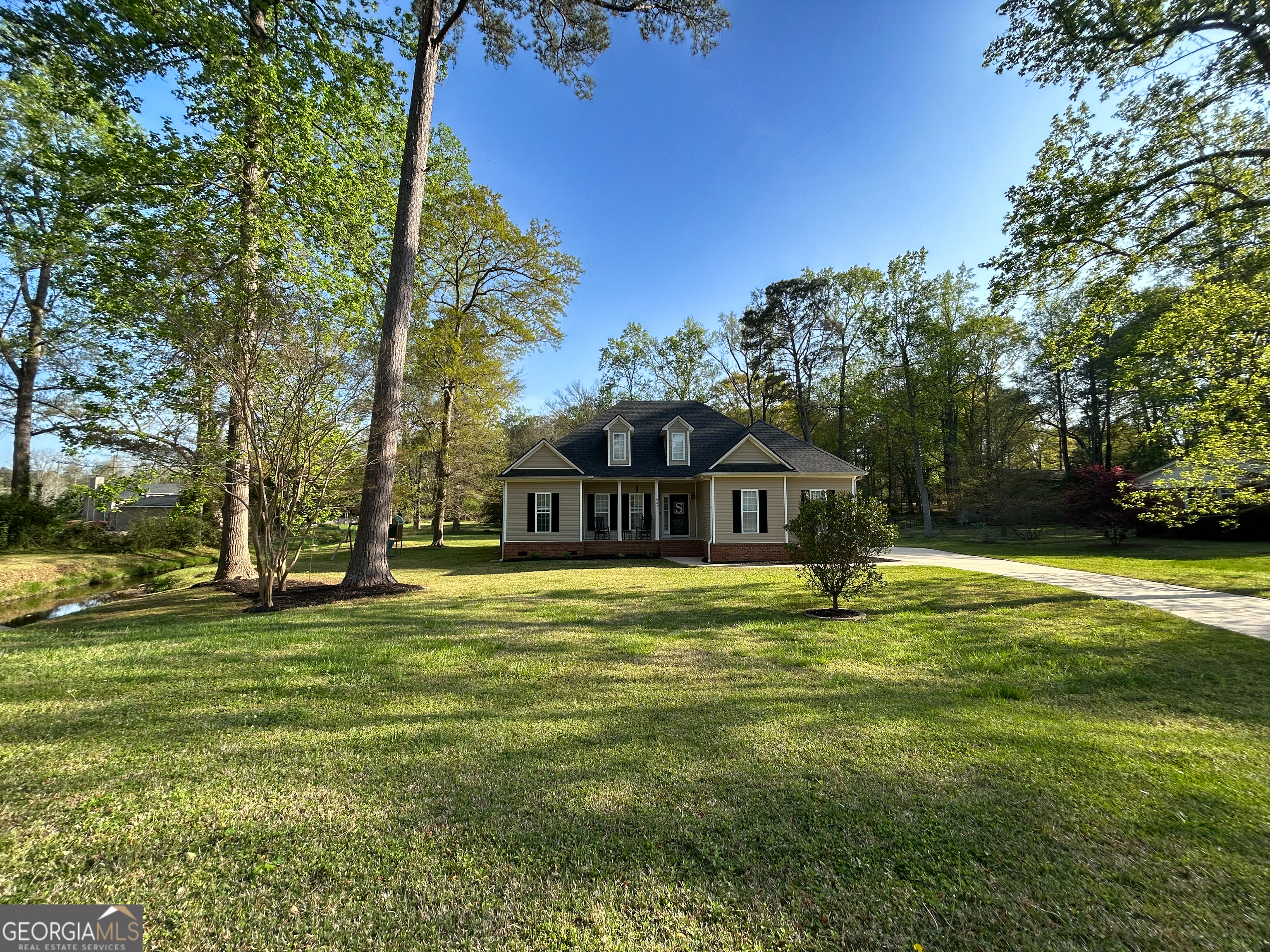 Property Photo: 924 Morningside Drive GA 30224