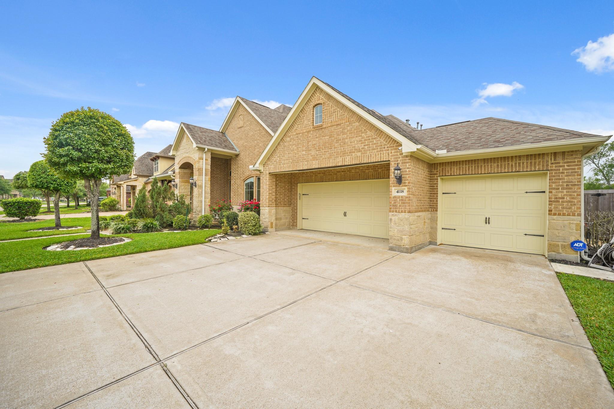 Property Photo: 4118 Candlewood Lane TX 77578