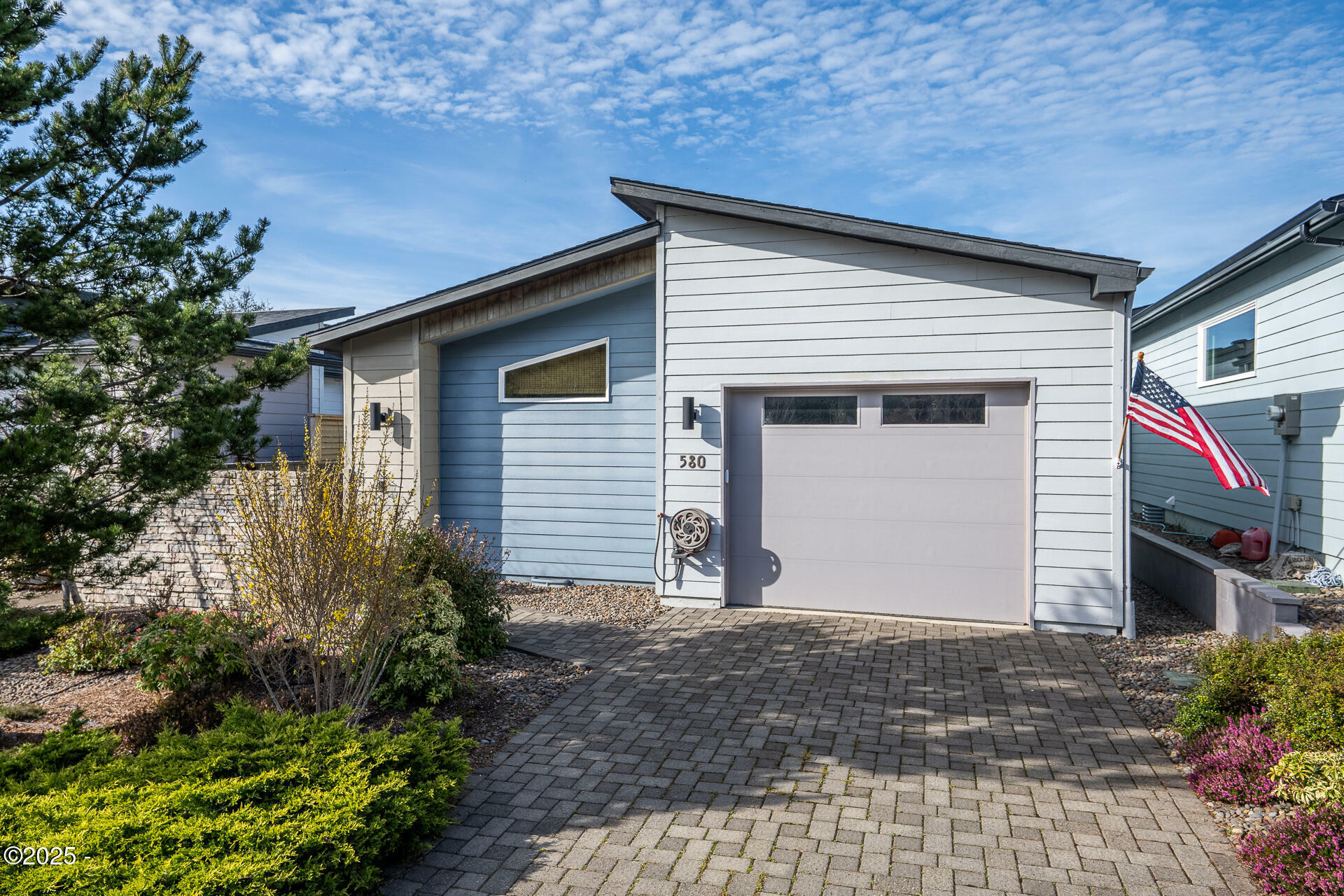 Property Photo: 580 SW Green Drive OR 97394