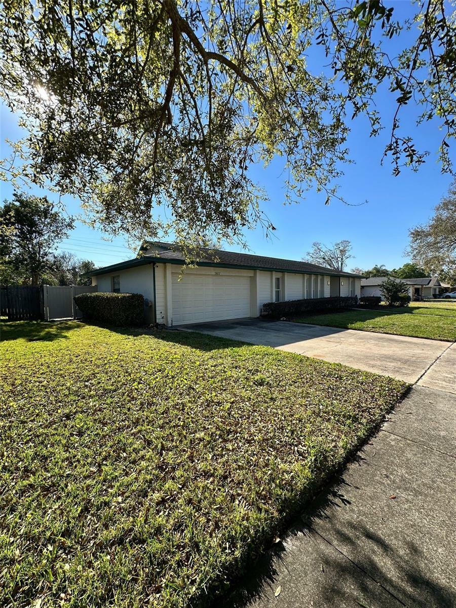 Property Photo: 5822 Marlberry Drive FL 32819