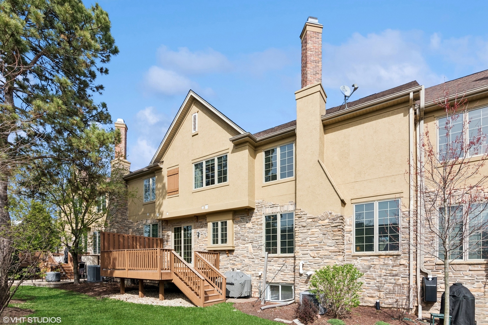 Property Photo: 1725 Amelia Court IL 60565