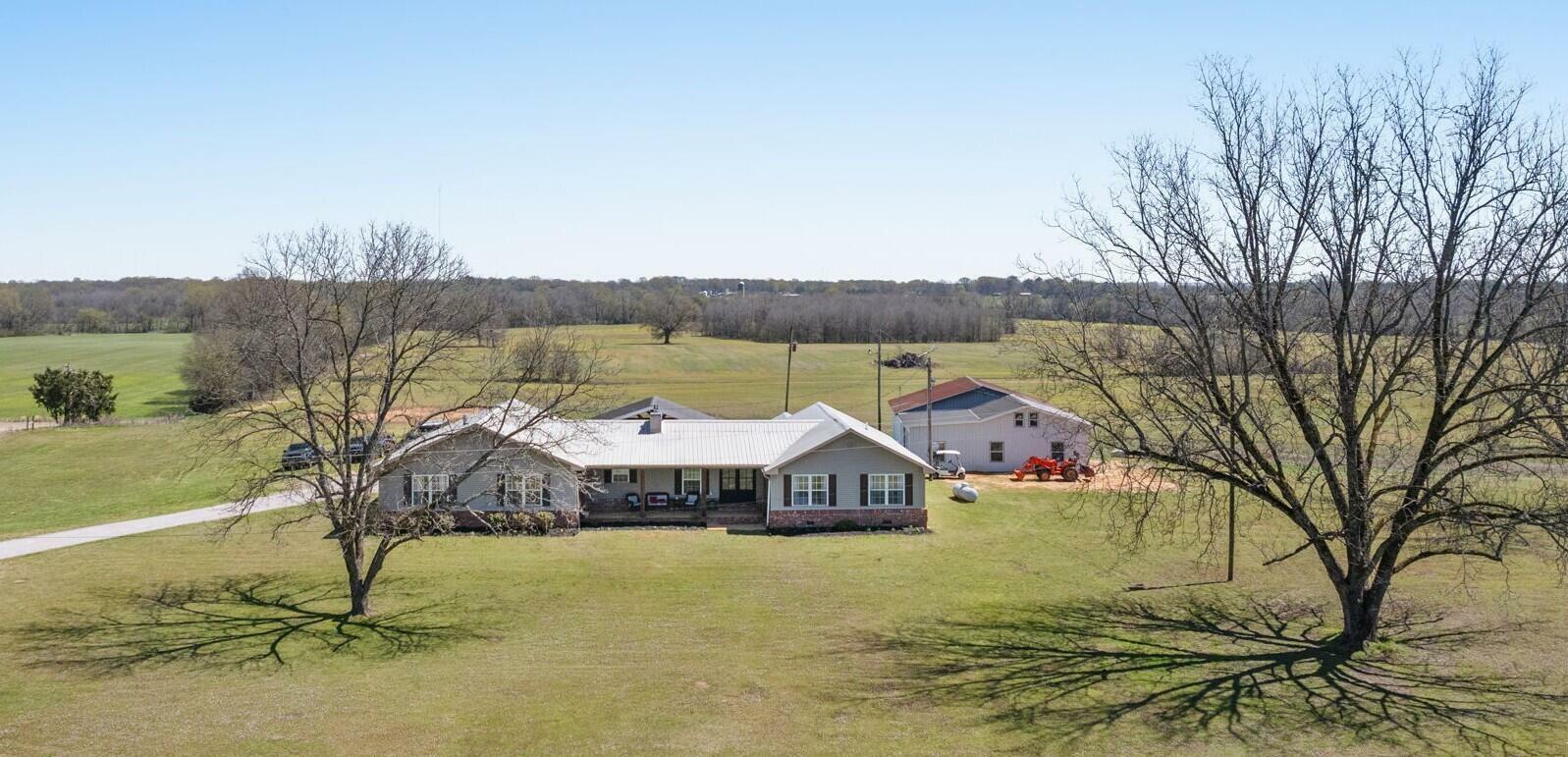 Property Photo: 260 County Road 417 MS 38849