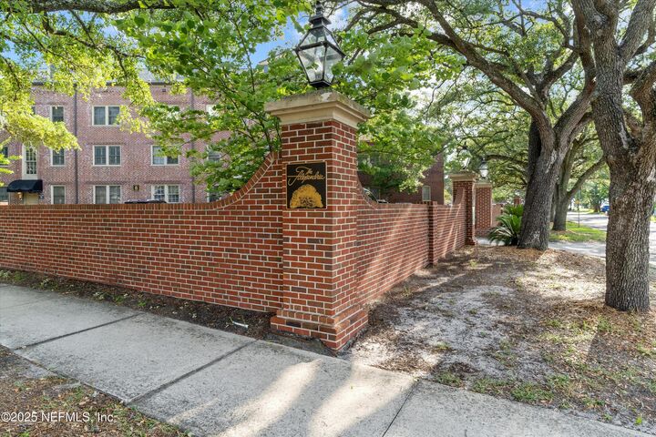 Property Photo: 819 Lasalle Street 819 FL 32207
