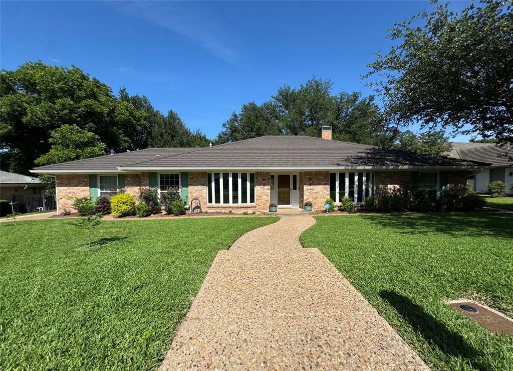 Property Photo: 4379 Capra Way TX 76126