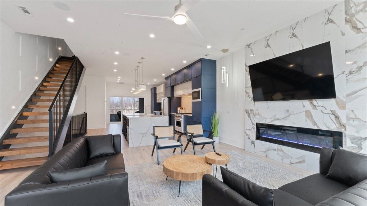 Property Photo:  225 SE 7th Street  AR 72712 