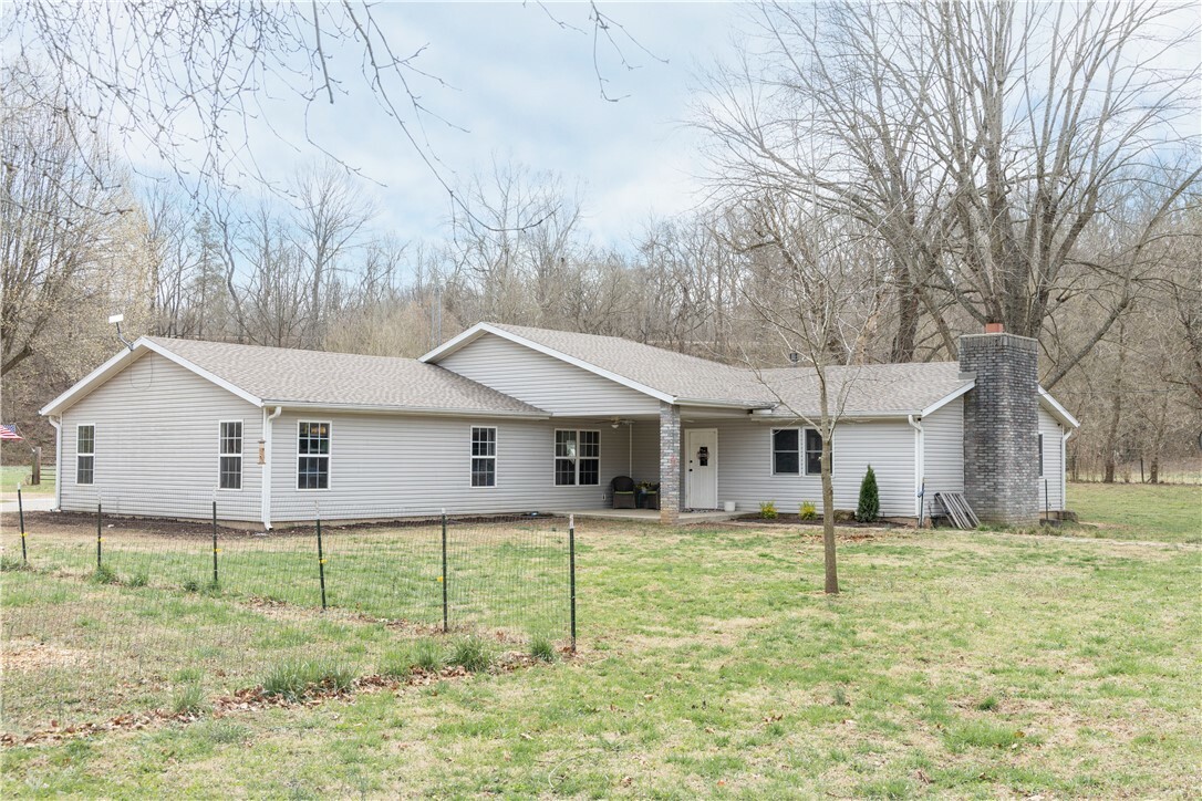 Property Photo: 13226 N Old Wire Road AR 72756