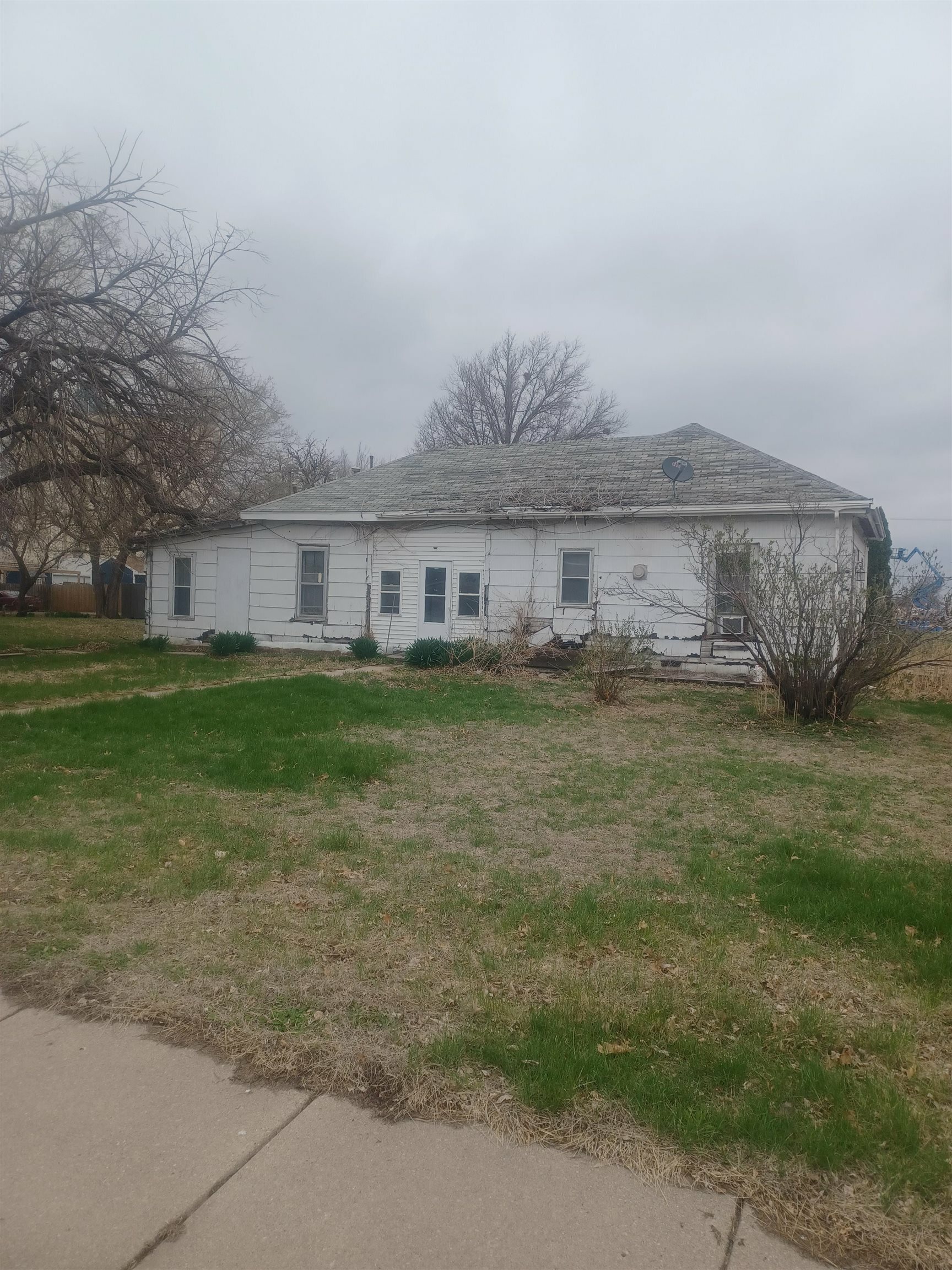 Property Photo: 10621 N 144th Street NE 68462