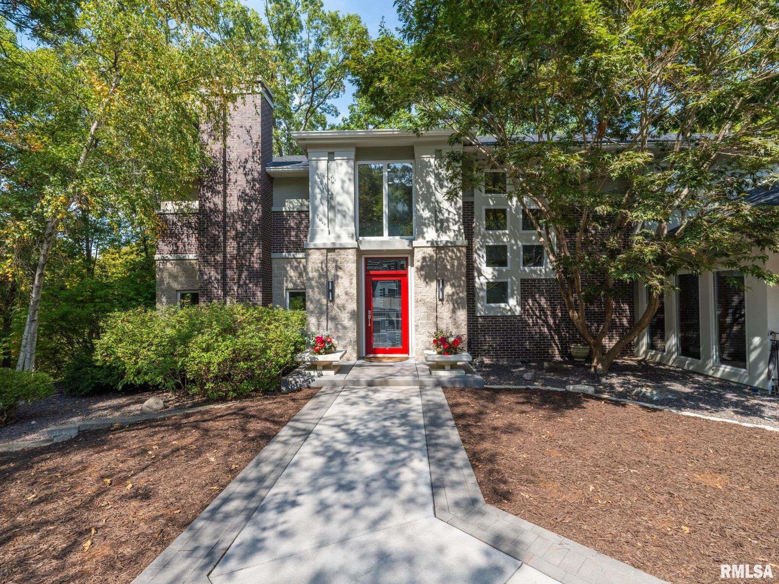 Property Photo: 119 W Greystone Court IL 61525