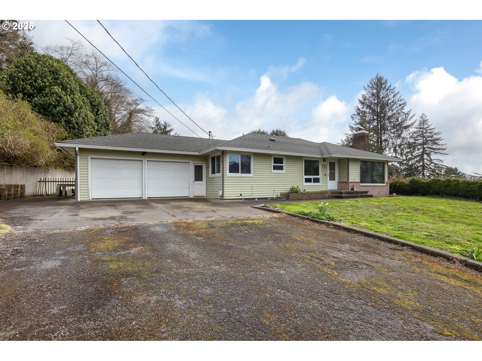 Property Photo:  13955 Spruce St  OR 97112 