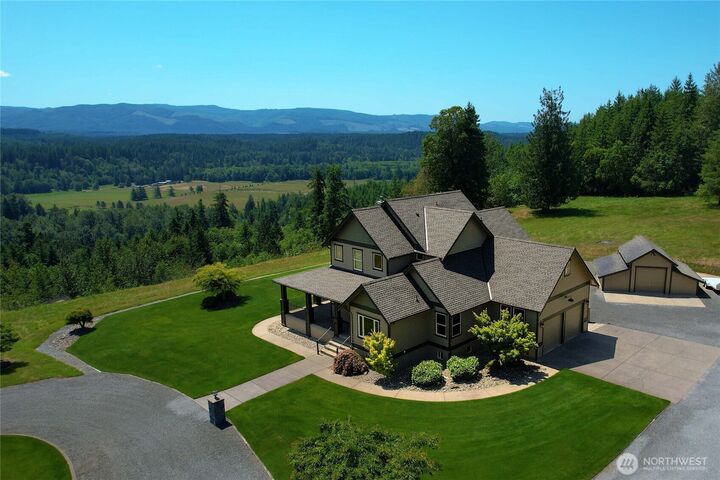 Property Photo: 44414 14th Avenue E WA 98328