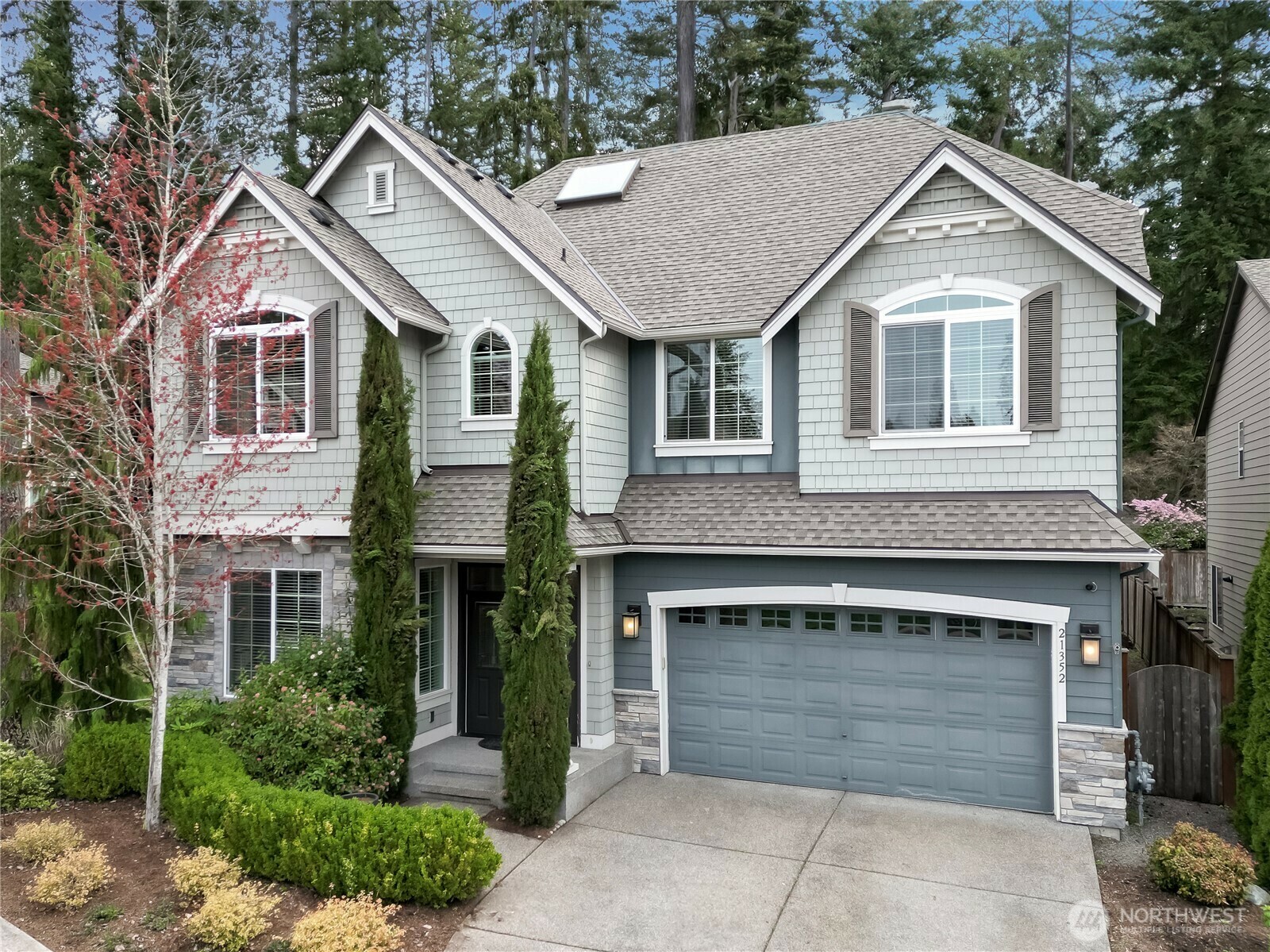 Property Photo: 21352 NE 9th Place WA 98074