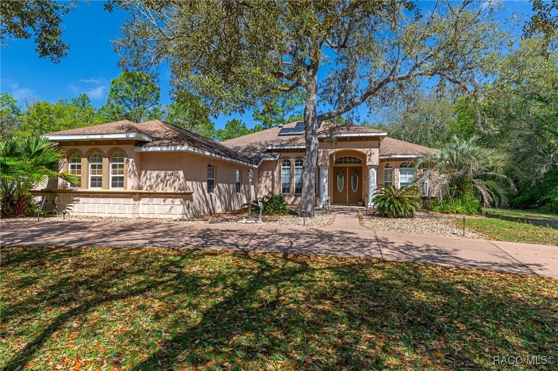 Property Photo:  2261 W Begonia Drive  FL 34465 