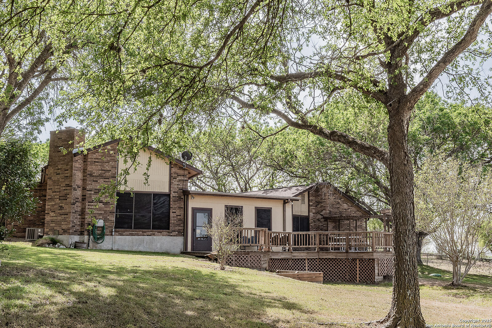 Property Photo: 1907 Fm 465 TX 78124